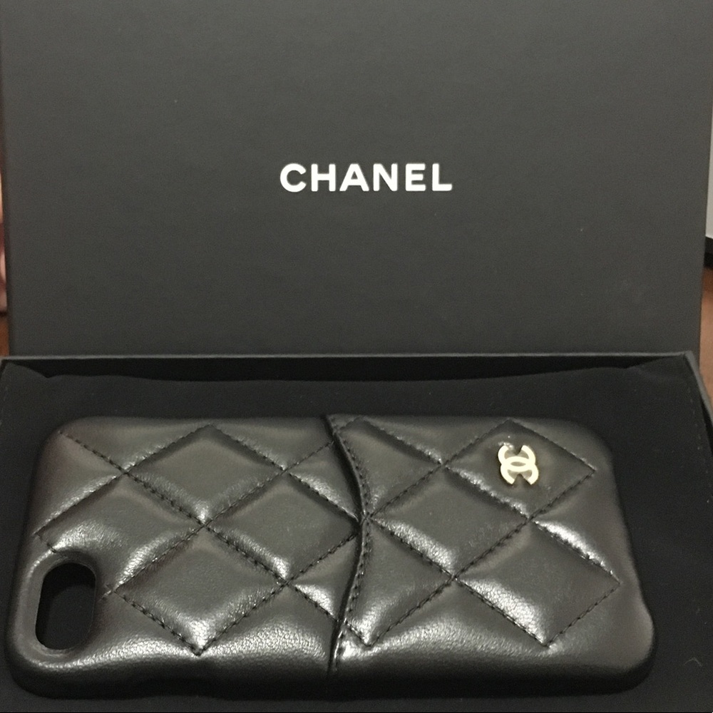 CHANEL iPhone holder